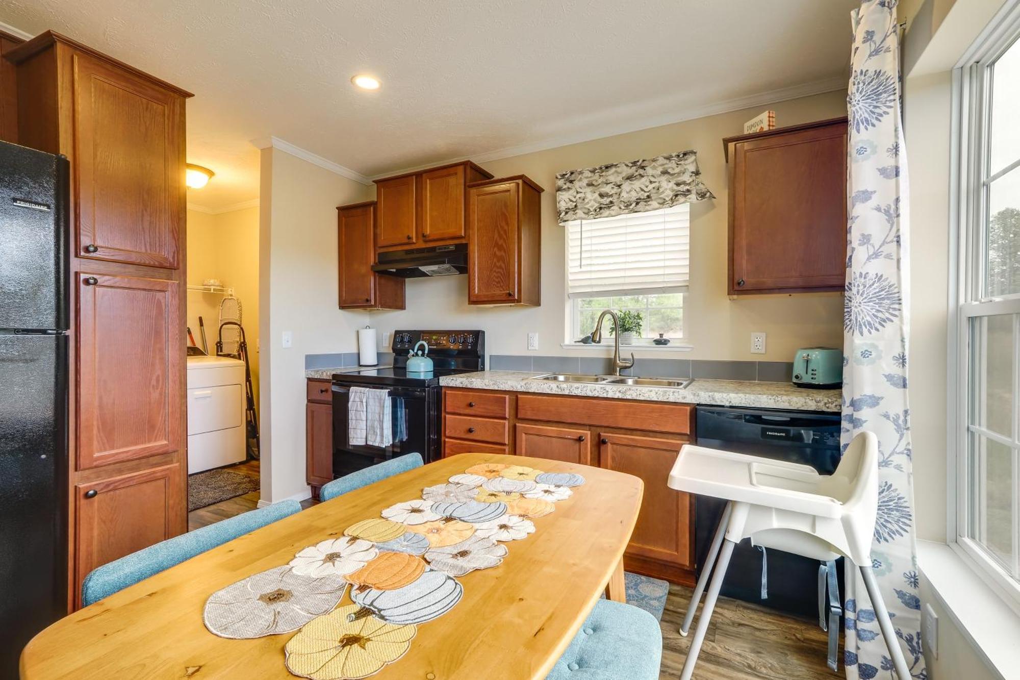 Family Home In Rapid City About 4 Mi To Torch Lake! المظهر الخارجي الصورة